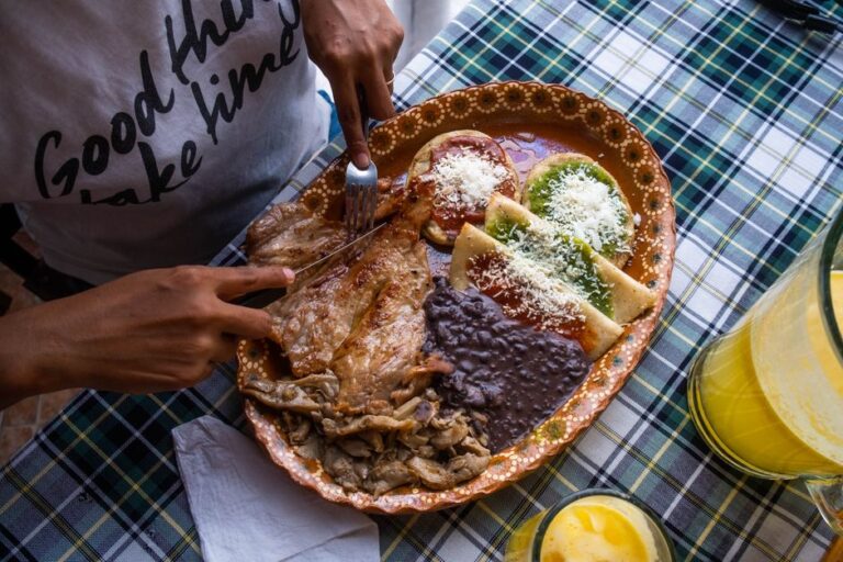 Navigating Local Cuisines While Traveling: A Foodie’s Guide